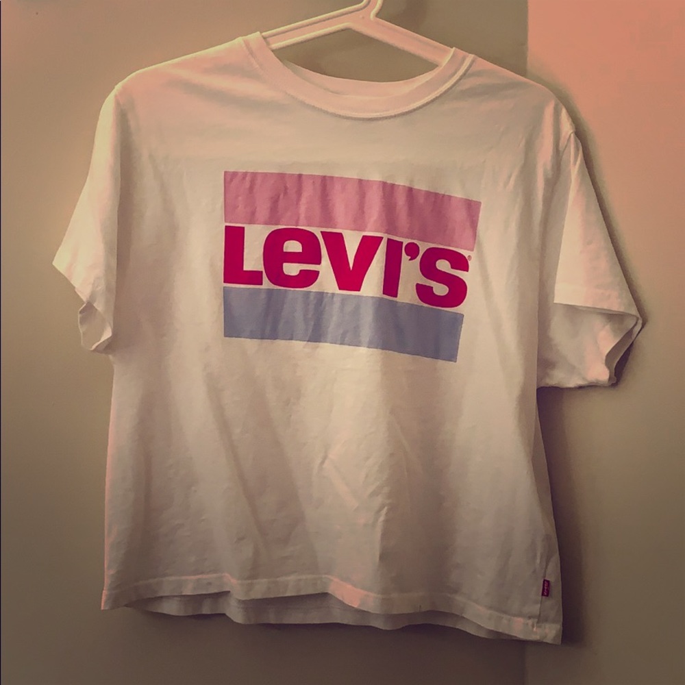 Levi’s t-shirt